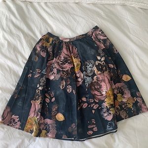 Floral MIDI Skirt for versatile 4 season use.